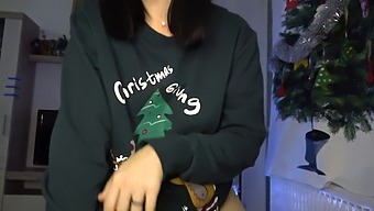 Stepsister Anna'S Christmas Gift: A Steamy Oral Sex And Creampie