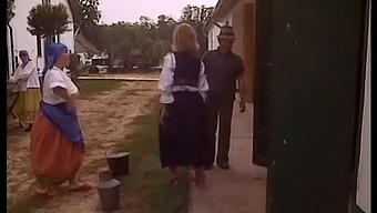 Große Titten Hüpfen Und Gesichtsspritze Im Europäischen Film.